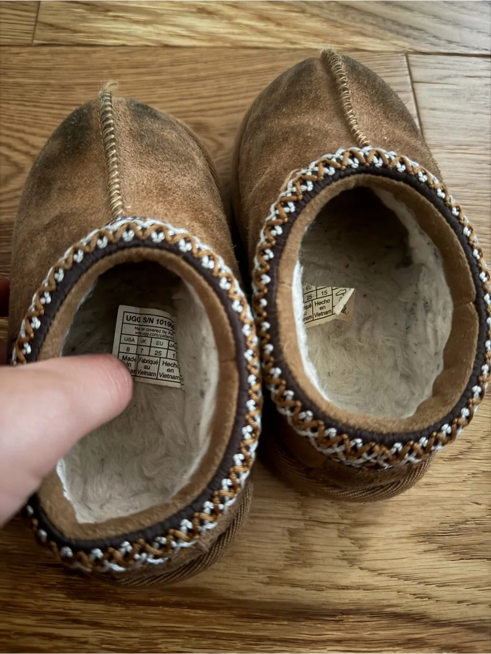 UGG Tasman Chestnut Kids Slippers Size 8 Embroidered Suede